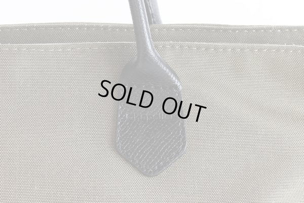 エルベシャプリエ　レザーハンドル舟型トートM 1407C トープ　表面拡大