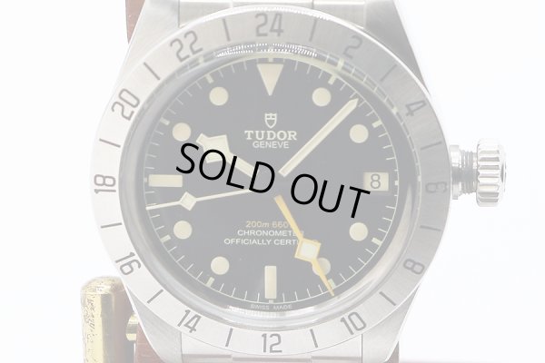 チューダー　ブラックベイプロ　ＧＭＴ　７９４７０　黒文字盤　表面拡大