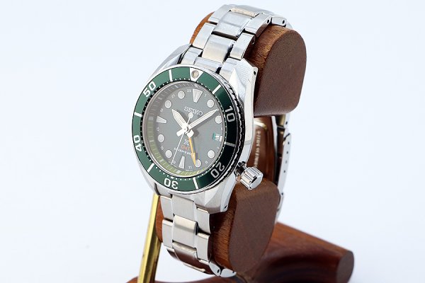 セイコー　プロスペックソーラーダイバーＧＭＴ　ＳＢＰＫ００１　緑文字盤　サイド