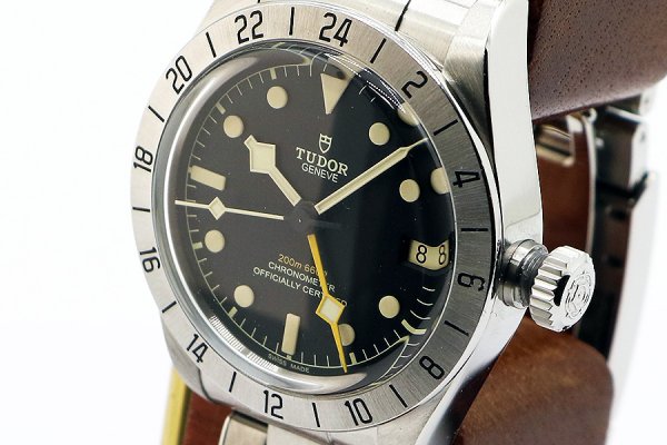 チューダー　ブラックベイプロ　ＧＭＴ　７９４７０　黒文字盤　サイド拡大