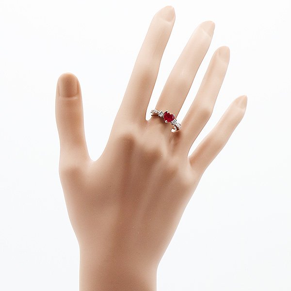 タサキ　PT900 ルビーダイアイリリング 1.14ct 0.23ct 5.00g　装着イメージ