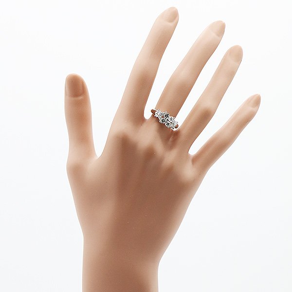 タサキ　PT900 ダイアイリリング 0.87ct 6.10g　装着イメージ