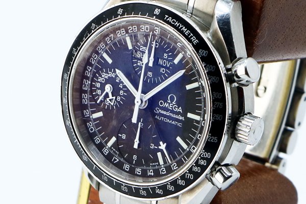 オメガ　スピードマスター　マーク４０　３５２０．５０　青文字盤　サイド拡大