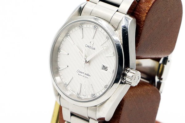 オメガ　シーマスター　アクアテラ　２３１．１０．３９　銀タペストリー文字盤　サイド拡大