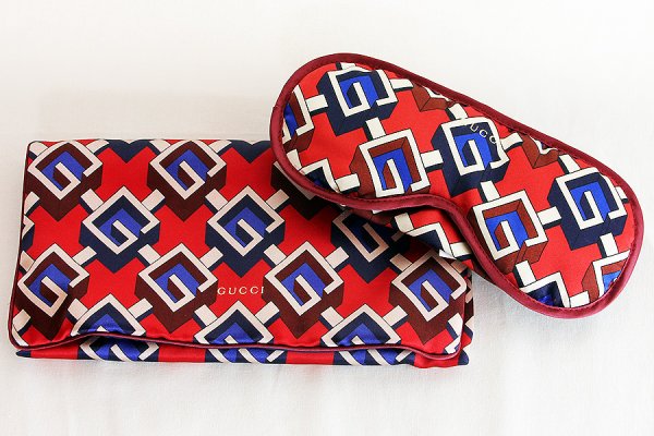 グッチ トラベルアクセサリー ジオネトリックG プリント アイマスク 662423 レッド／ブルー　ポーチ