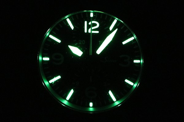 ７５６　クロノグラフ　黒文字盤　ライト暗闇