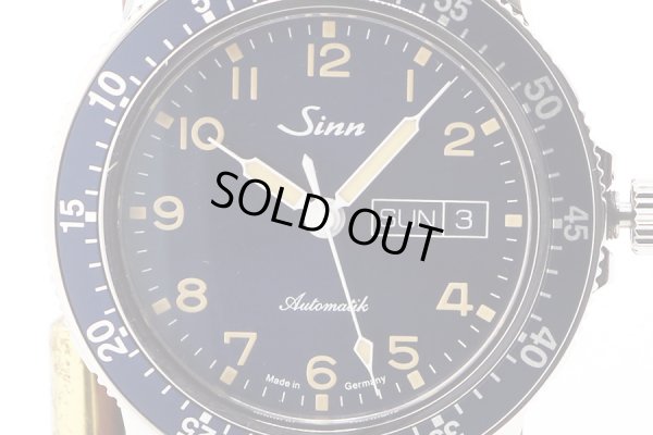 ジン　パイロットウォッチ　１０４　１０４．ＳＴ．ＳＡ．Ａ　青文字盤　表面拡大