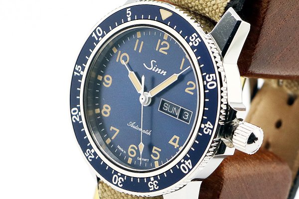 ジン　パイロットウォッチ　１０４　１０４．ＳＴ．ＳＡ．Ａ　青文字盤　サイド拡大