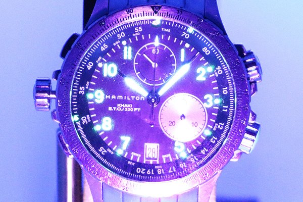 ハミルトン　カーキＥＴＯ　クロノグラフ　Ｈ７７６１２１　黒文字盤　ライト