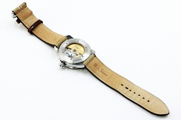 ジン　パイロットウォッチ　１０４　１０４．ＳＴ．ＳＡ．Ａ　青文字盤　革ベルト状態　裏面