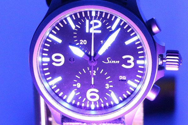 ７５６　クロノグラフ　黒文字盤　ライト