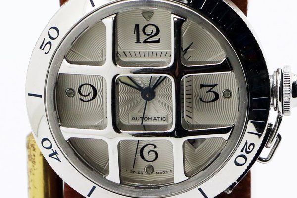 カルティエ　パシャ３８　コンベックスグリッド　Ｗ３１０５９Ｈ３　銀文字盤　表面拡大