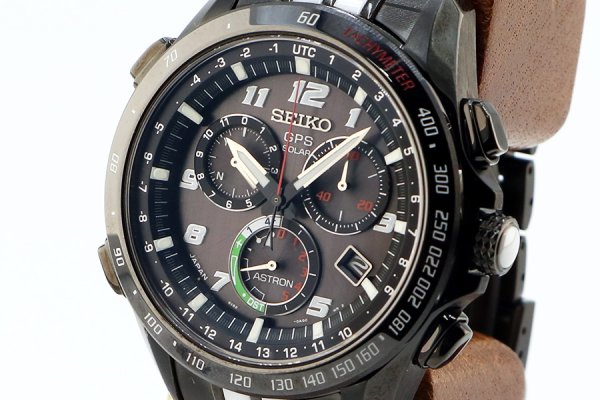 セイコー　アストロン ＳＢＸＢ０３７ 黒文字盤 ジウジアロー２１０５年限定　サイド拡大
