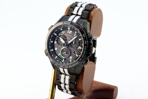 セイコー　アストロン ＳＢＸＢ０３７ 黒文字盤 ジウジアロー２１０５年限定　サイド