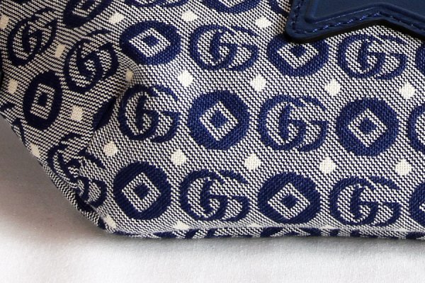 グッチ　GGスプリーム チルドレンズ ボディバック 502095 527066 ブルー　底拡大