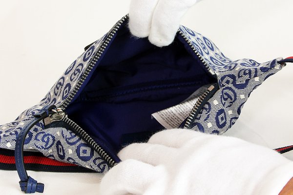 グッチ　GGスプリーム チルドレンズ ボディバック 502095 527066 ブルー　中身