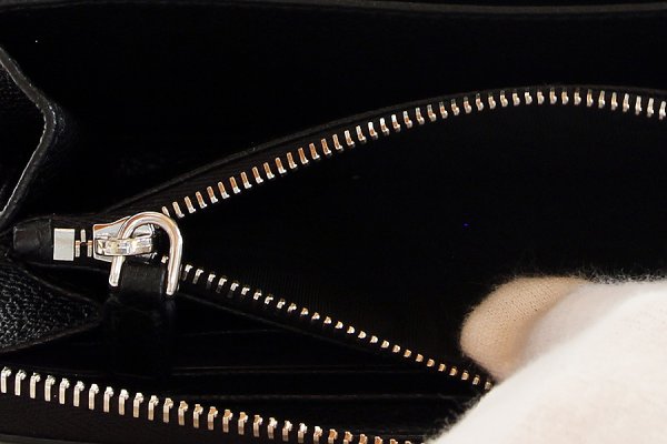 プラダ　ジップアラウンド長財布 2ML317 ブラック　小銭入れ