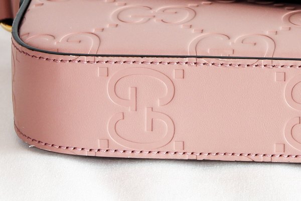 グッチ　GGスーパーミニ ショルダーバック 772794 525040 ピンク　底拡大
