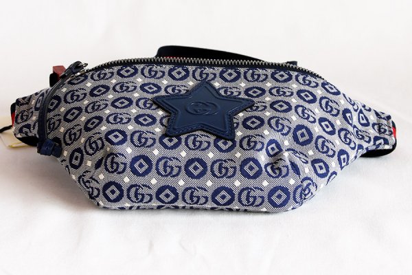 グッチ　GGスプリーム チルドレンズ ボディバック 502095 527066 ブルー　底