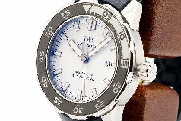 ＩＷＣ　アクアタイマー２０００　ＩＷ３５６８０６　白文字盤　サイド拡大