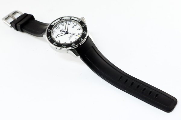 ＩＷＣ　アクアタイマー２０００　ＩＷ３５６８０６　白文字盤　ラバーベルト状態　表面