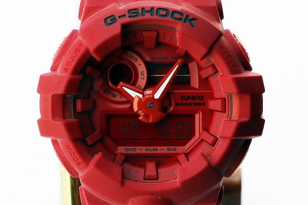 カシオ　Ｇショック　ＧＡ－７３５Ｃ－４ＡＪＲ　レッドアウト　３５周年限定　表面拡大