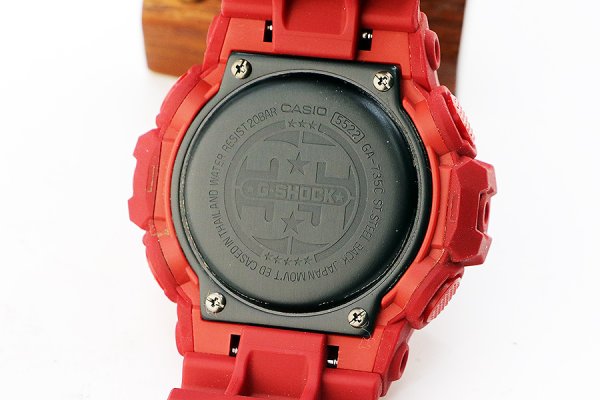 カシオ　Ｇショック　ＧＡ－７３５Ｃ－４ＡＪＲ　レッドアウト　３５周年限定　裏面拡大