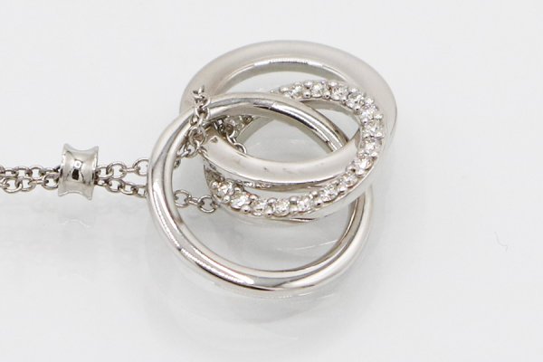 ティファニー　750WG トリプルインターロッキング ダイアイリペンダントネックレス 4.20g　拡大