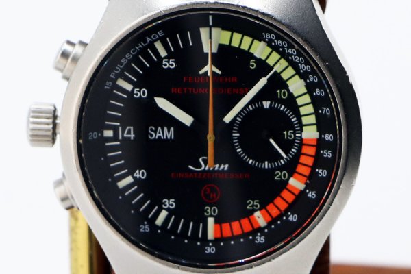 ジン　１５７　ＥＺＭ４　黒文字盤　ドイツ消防レスキュー限定　アキレス　表面拡大