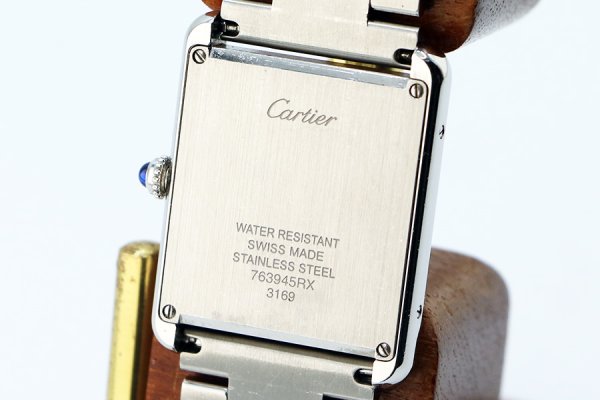カルティエ　タンクソロＬＭ　Ｗ５２０００１４　銀文字盤　裏面拡大