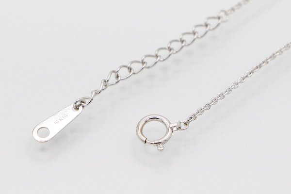 ミキモト　K18WG ダイアイリペンダントネックレス 0.28ct　留め具外したイメージ