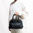 ルイ・ヴィトン　ネオアルマBB M44829 ノワール　持ったイメージ