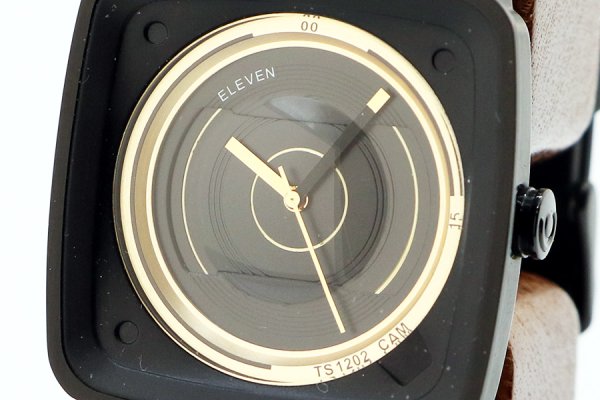 タックス　Ｔ－ＣＡＭ　ＴＳ１２０２　黒文字盤　表面拡大