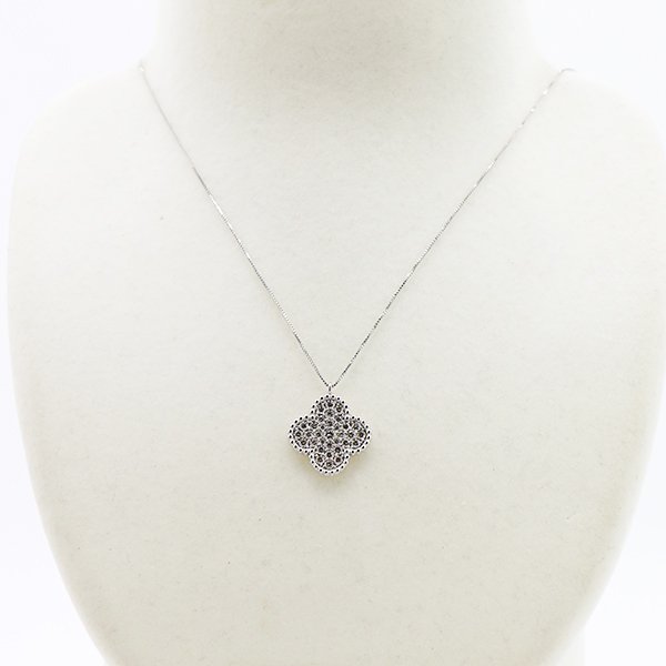 PT900/850 ダイアイリペンダントネックレス 1.00ct 5.20g　装着イメージ