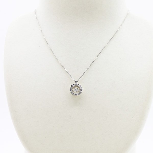 PT900/850 ダイアイリペンダントネックレス 0.545ct 0.50ct 4.60g　装着イメージ