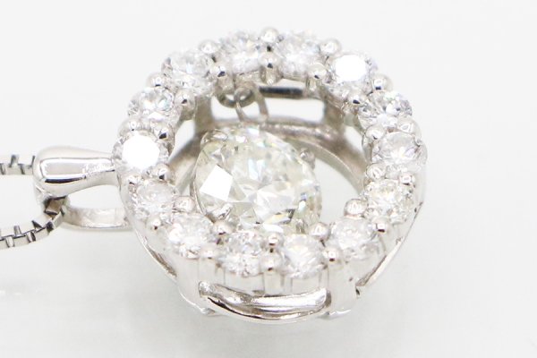 PT900/850 ダイアイリペンダントネックレス 0.545ct 0.50ct 4.60g　拡大