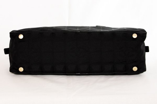 シャネル　ニュートラベルライン ミニボストンバック A15828 ブラック　底