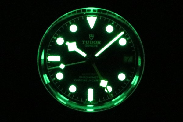 チューダー　ブラックベイ　プロ　ＧＭＴ　７９４７０　黒文字盤　ライト暗闇