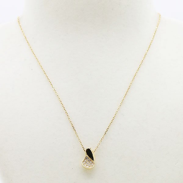 星の砂　K18 ダイアイリペンダントネックレス 0.22ct 4.00g　装着イメージ