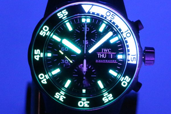 ＩＷＣ　アクアタイマー２０００　クロノ　ＩＷ３６７６７０５　黒文字盤　ガラパゴス限定　ライト