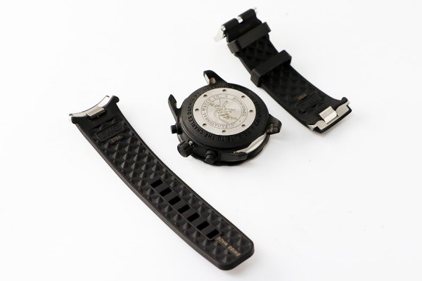 ＩＷＣ　アクアタイマー２０００　クロノ　ＩＷ３６７６７０５　黒文字盤　ガラパゴス限定　ベルト外したイメージ