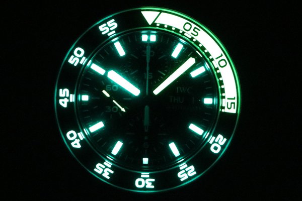 ＩＷＣ　アクアタイマー２０００　クロノ　ＩＷ３６７６７０５　黒文字盤　ガラパゴス限定　ライト暗闇