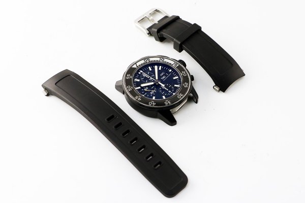 ＩＷＣ　アクアタイマー２０００　クロノ　ＩＷ３６７６７０５　黒文字盤　ガラパゴス限定　ベルト外したイメージ