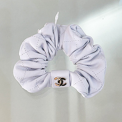 シャネル レザーシュシュ ラムスキン ホワイト AA7926　 買取