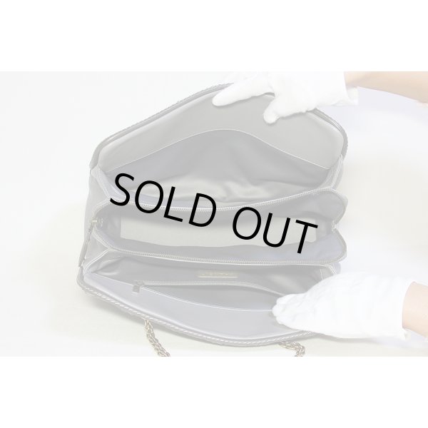 シャネル　チェーンショルダーアンティーク風　トートバッグ　グレー　中身