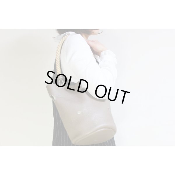 エルメス　マンジョワール エトゥーブ／SIV金具　持ったイメージ