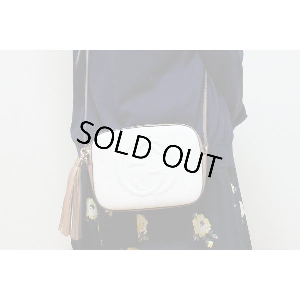 グッチ　SOHO ディスコバック 308364 498870 ホワイト／オールドローズ　掛けたイメージ