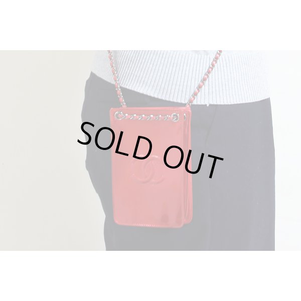 シャネル　トリプルフォン ショルダーバック A92304 レッド　装着イメージ(1)