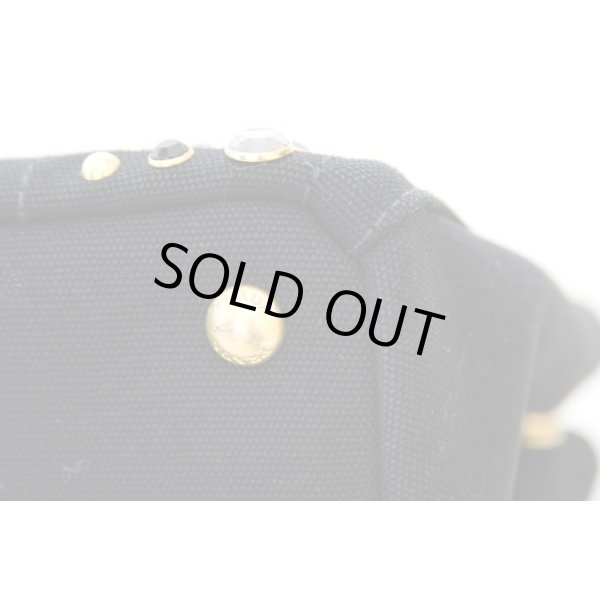 底鋲に小傷が見受けられます。