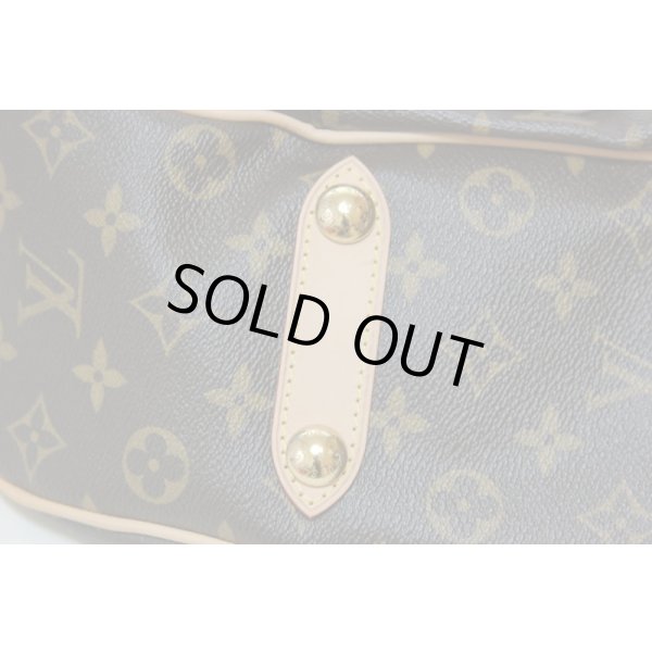 底鋲の金具に僅かに小傷があります。